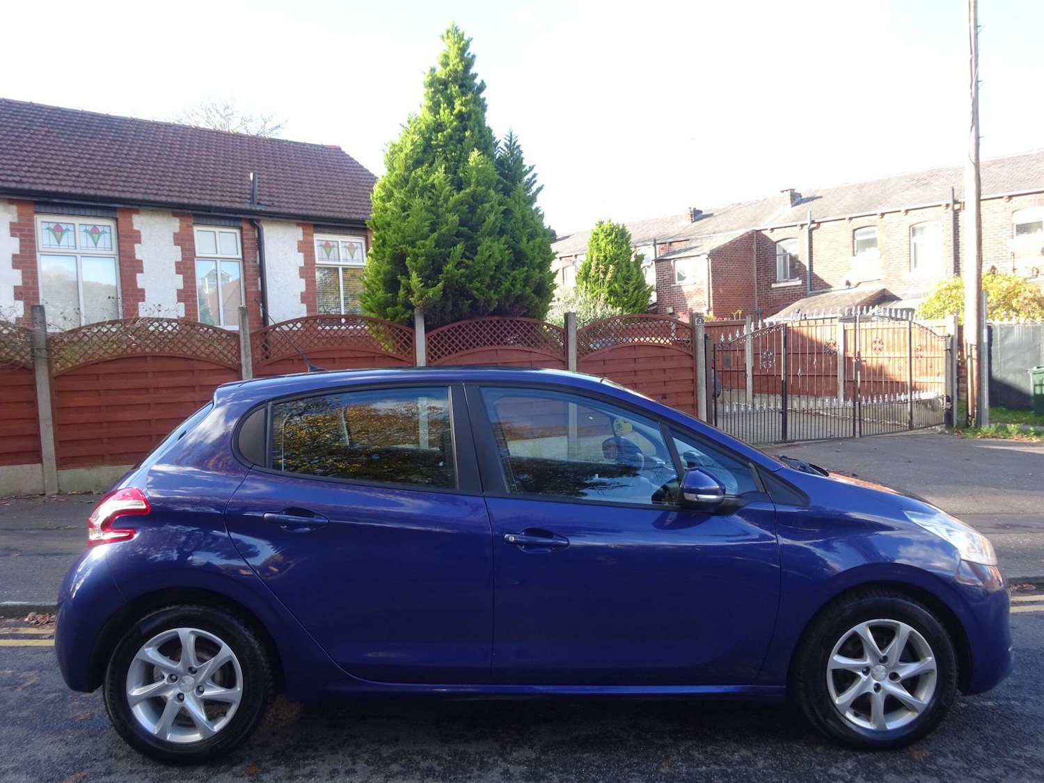 Used Peugeot 208 2014 for sale - 76714427: Photo 5