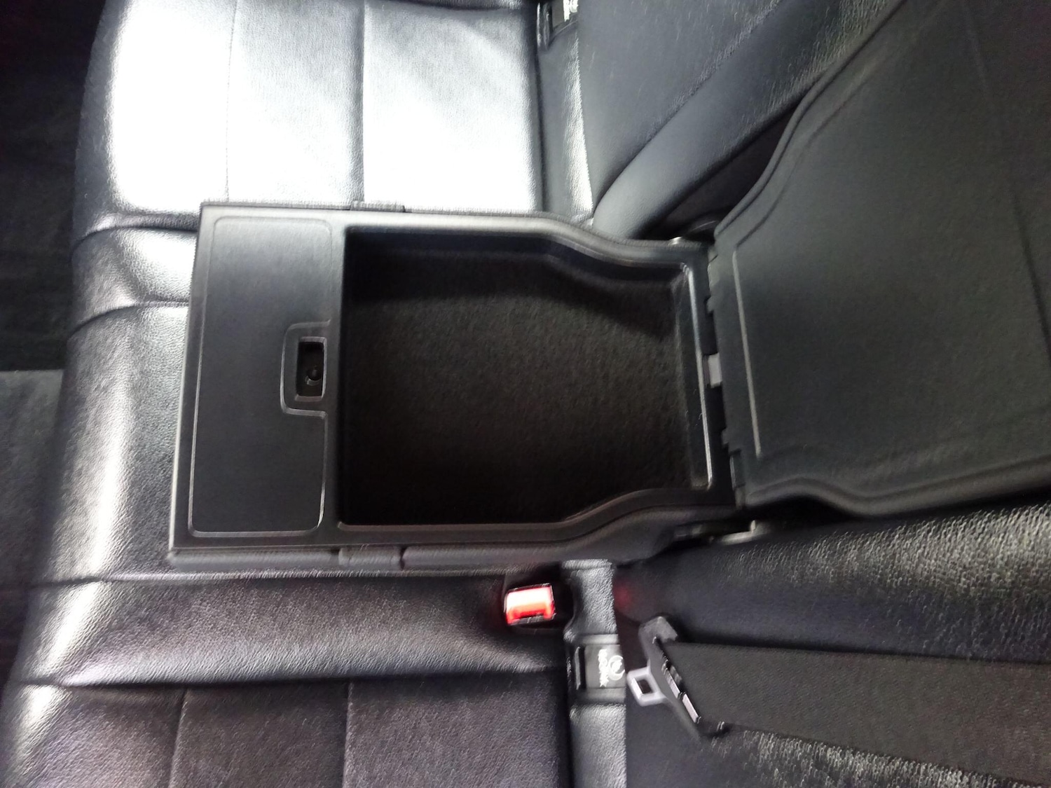 Used Mercedes-Benz C Class 2015 for sale - 76714550: Photo 38