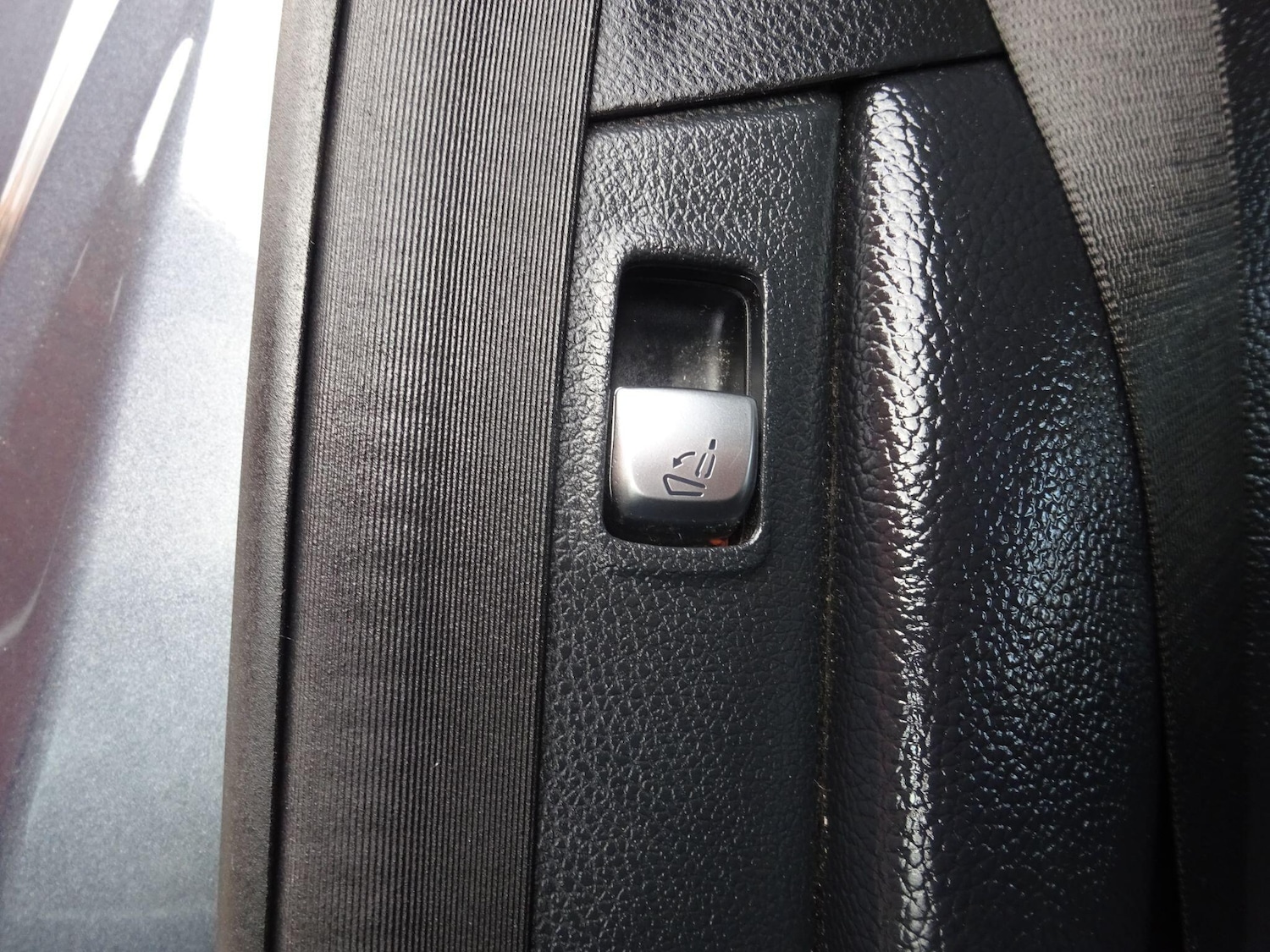 Used Mercedes-Benz C Class 2015 for sale - 76714550: Photo 40