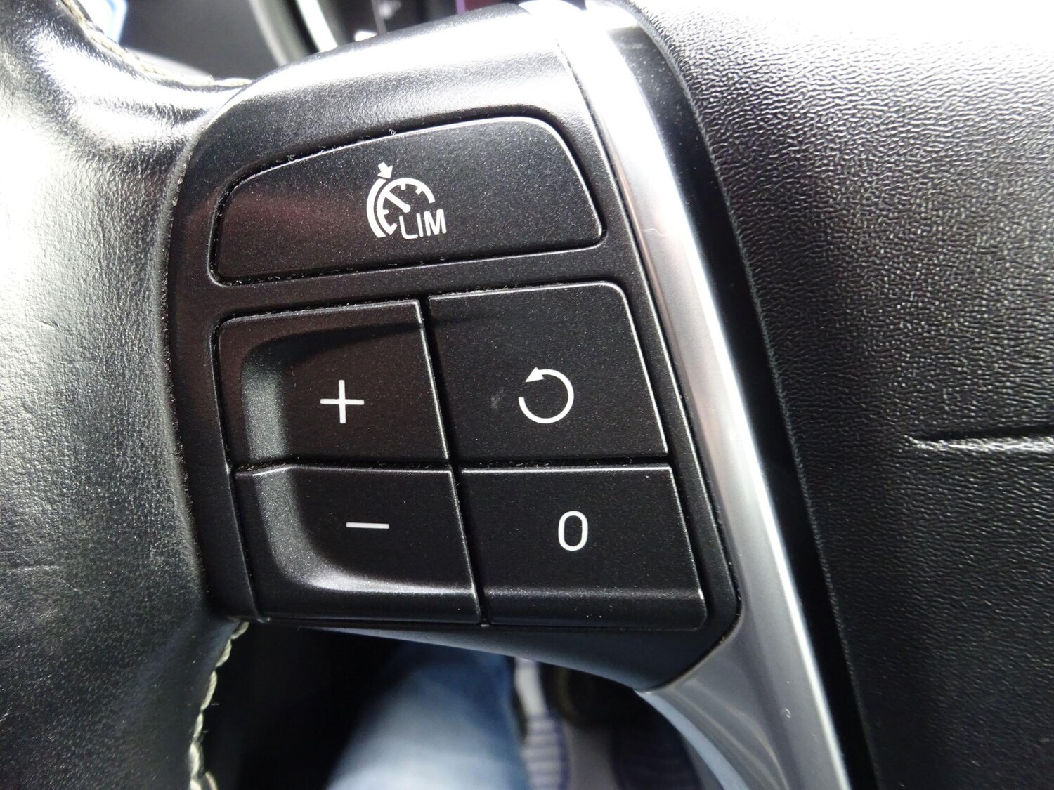 Used Volvo V40 2014 for sale - 77722857: Photo 25