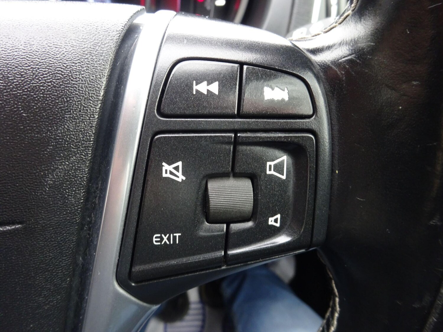 Used Volvo V40 2014 for sale - 77722857: Photo 26