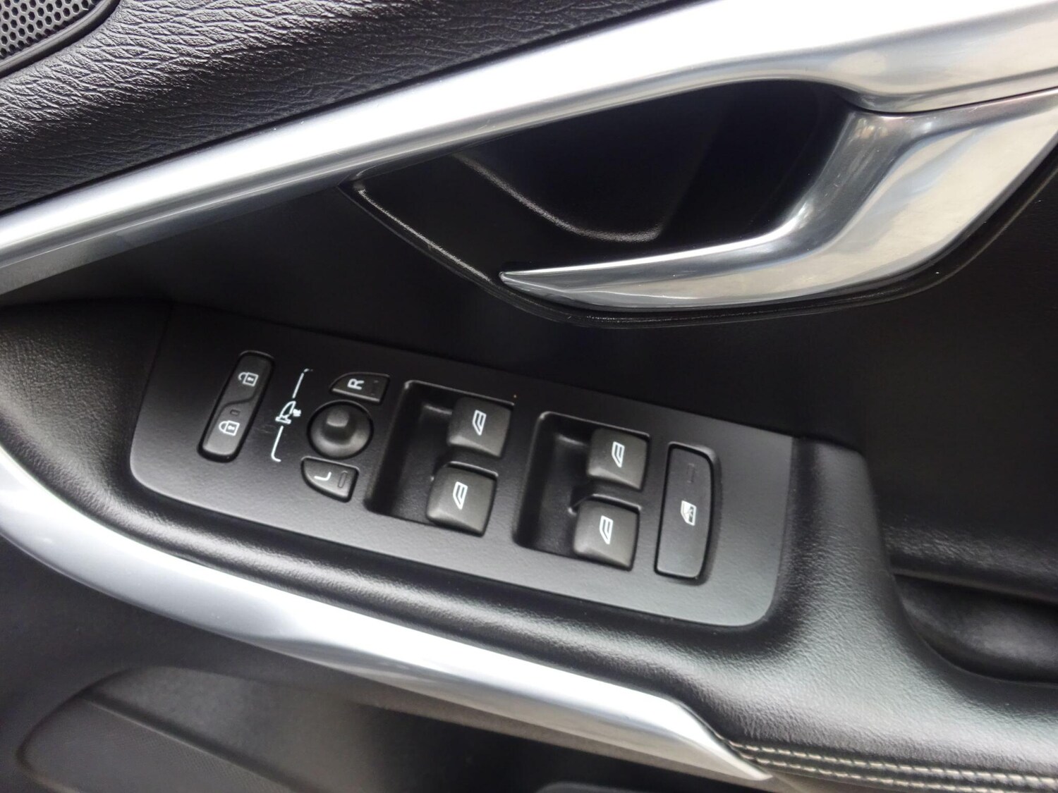 Used Volvo V40 2014 for sale - 77722857: Photo 27