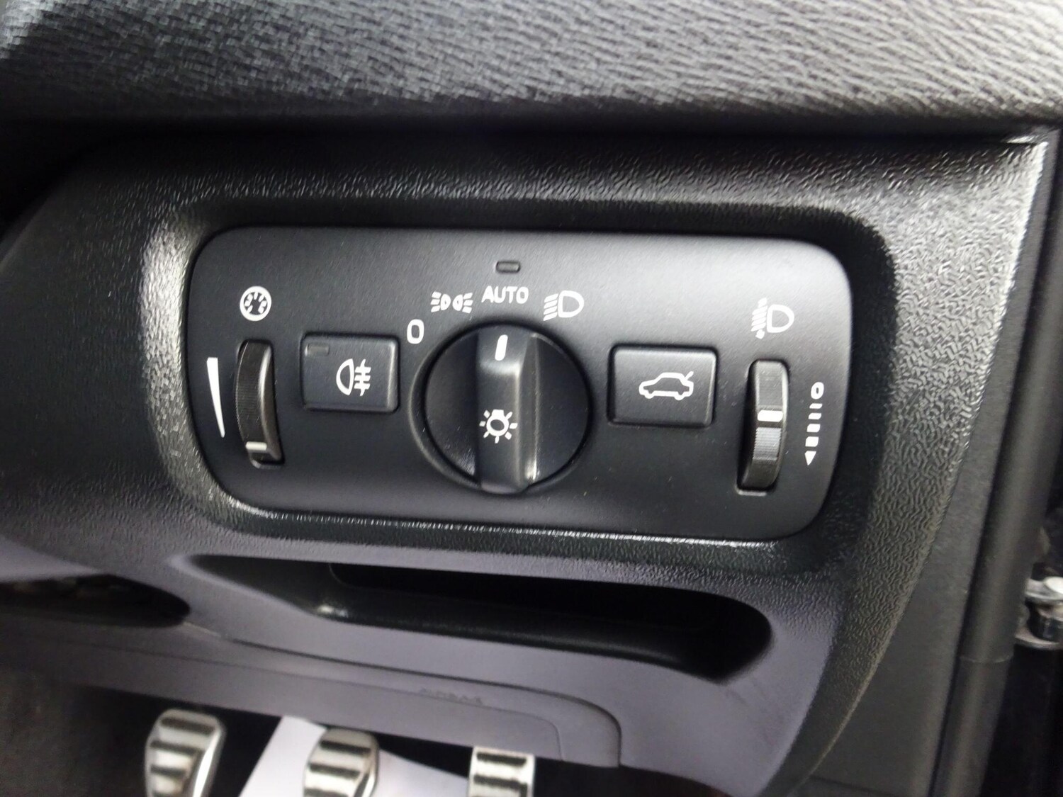 Used Volvo V40 2014 for sale - 77722857: Photo 28