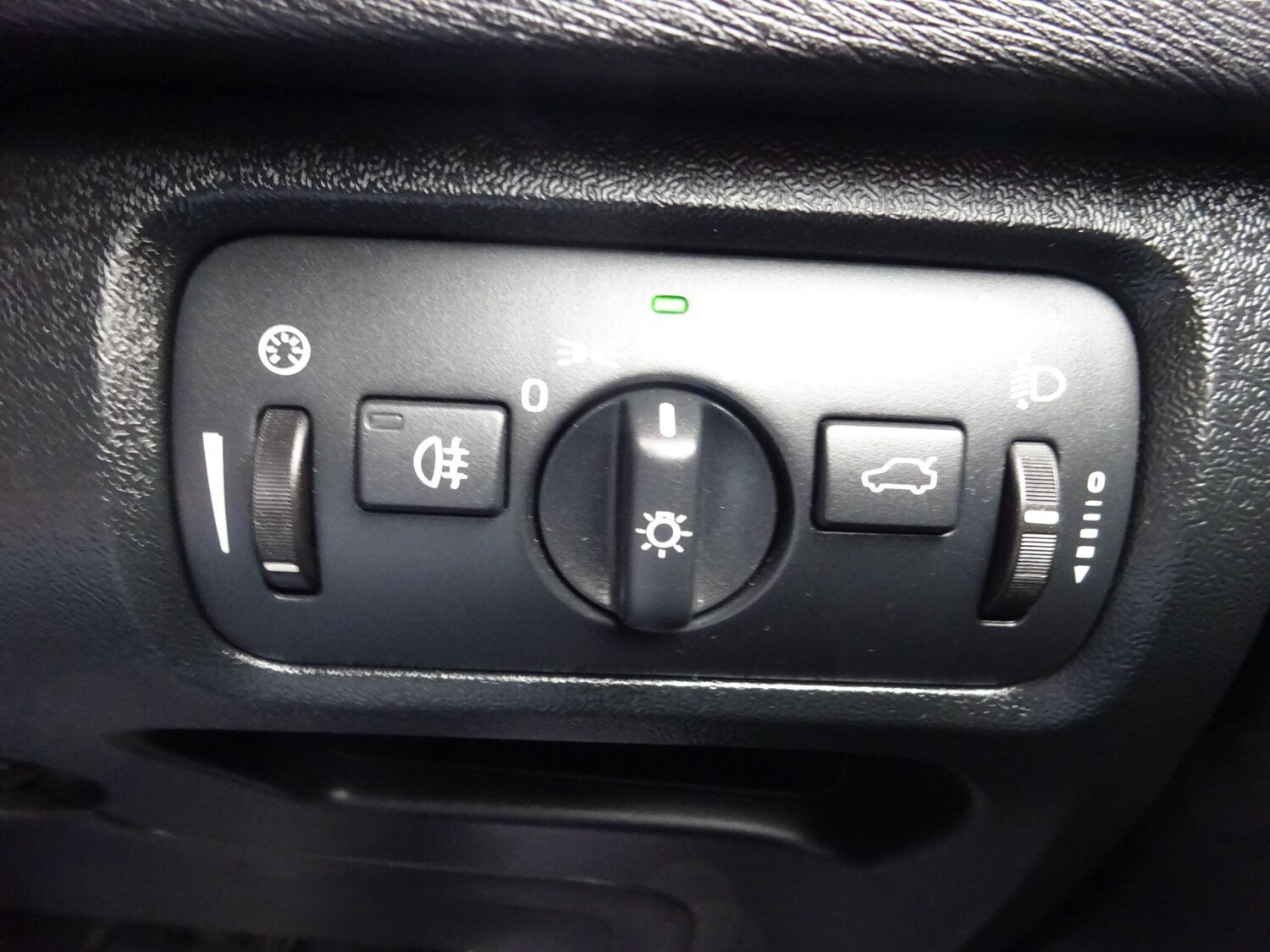 Used Volvo V40 2014 for sale - 77722857: Photo 31