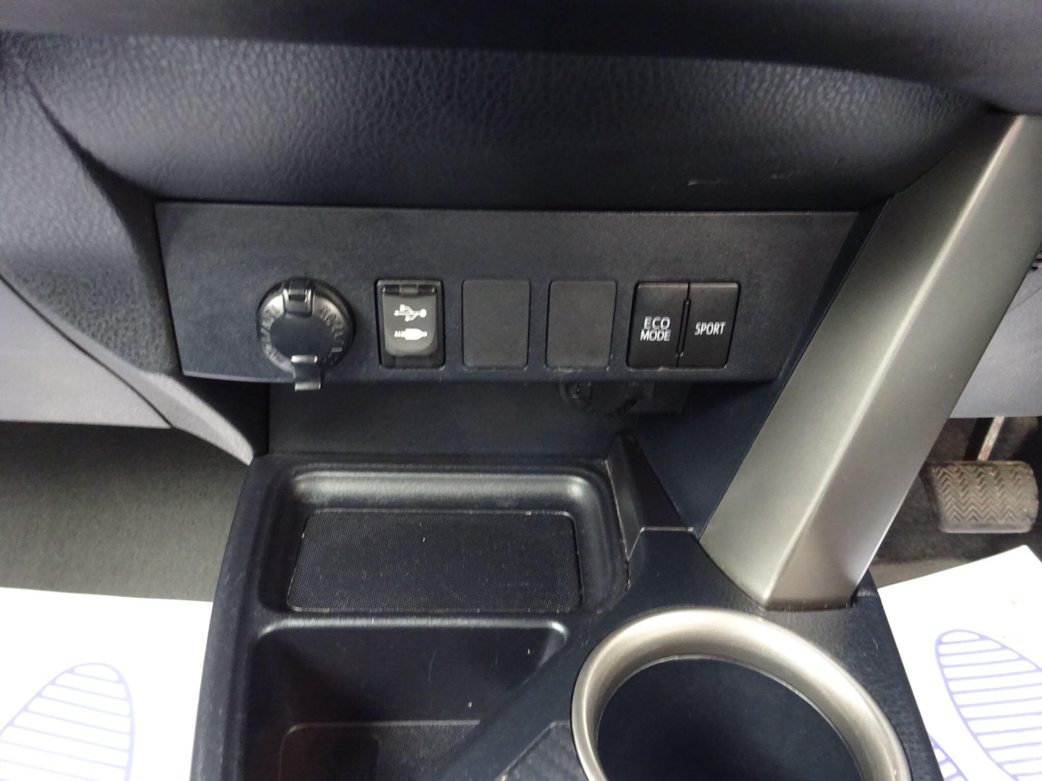 Used Toyota RAV4 2013 for sale - 76801875: Photo 24