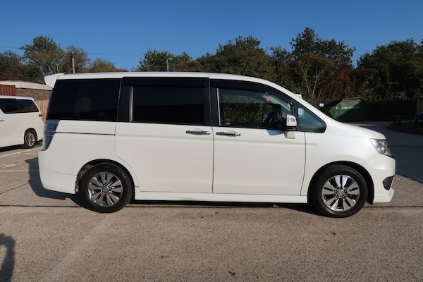 Used Honda Stepwagon 2012 for sale - 76268842: Photo 2