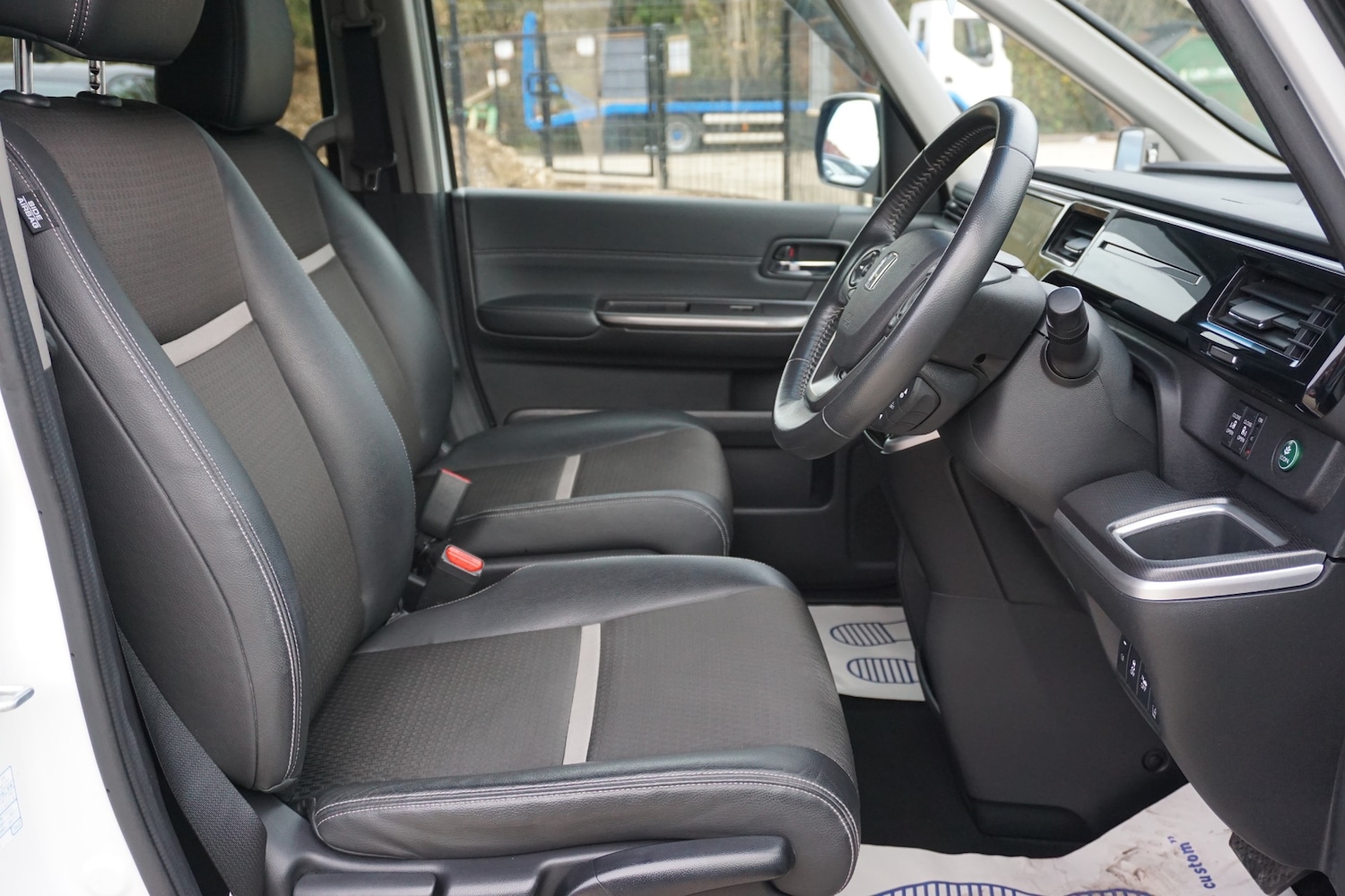 Used Honda Stepwagon 2018 for sale - 76440050: Photo 12