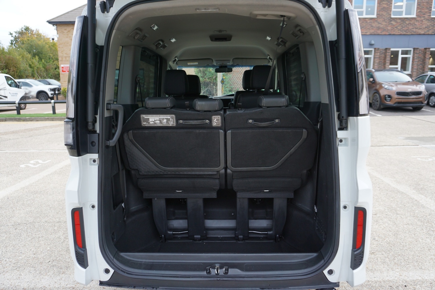 Used Honda Stepwagon 2018 for sale - 76440050: Photo 16