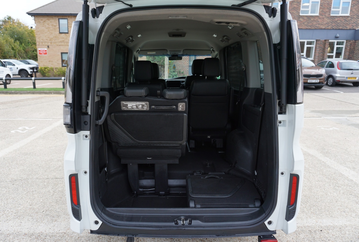 Used Honda Stepwagon 2018 for sale - 76440050: Photo 19