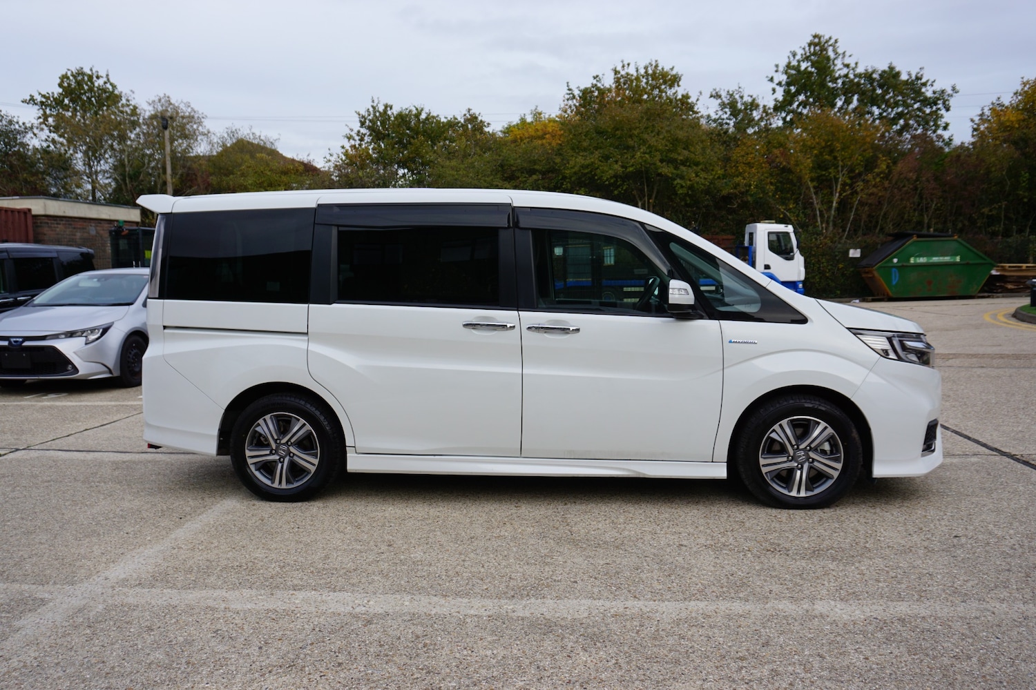 Used Honda Stepwagon 2018 for sale - 76440050: Photo 2