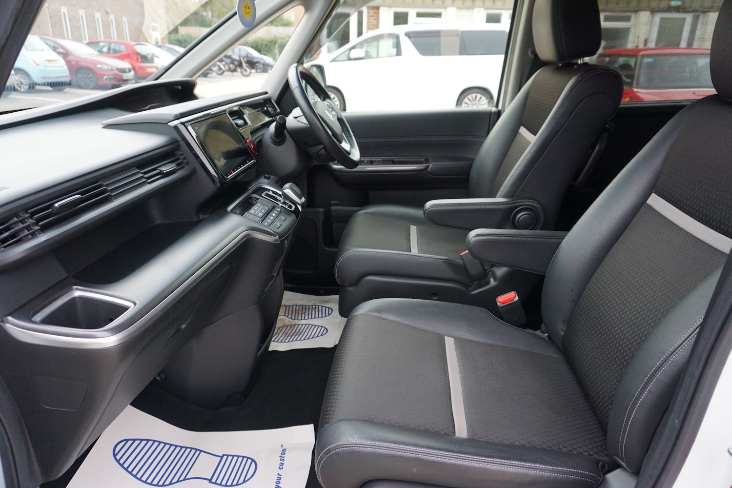 Used Honda Stepwagon 2018 for sale - 76440050: Photo 24