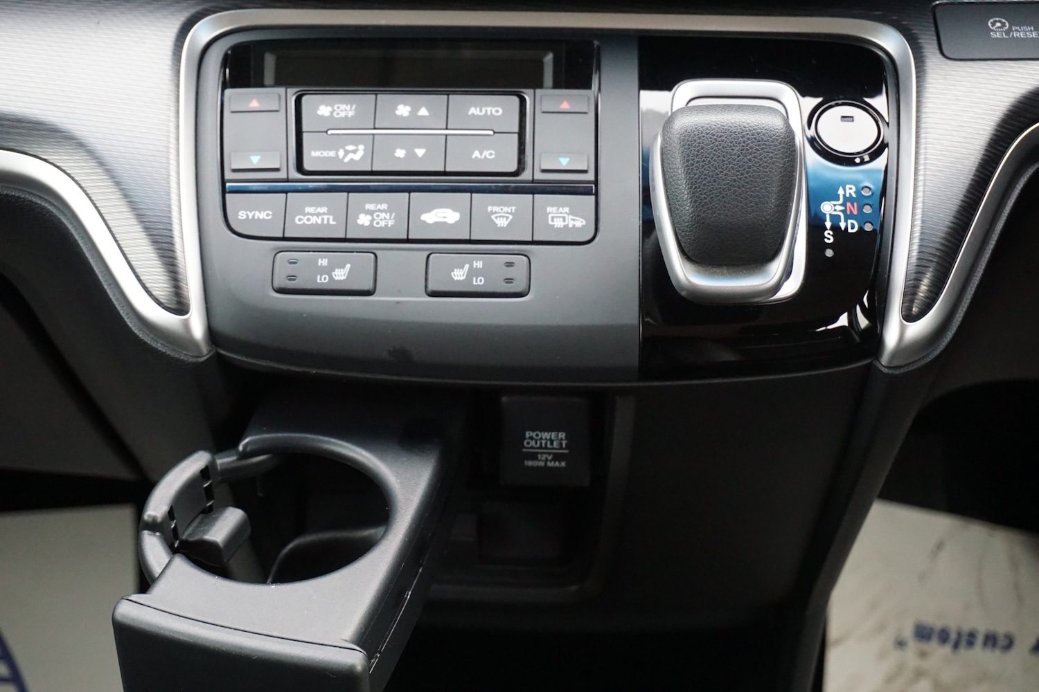 Used Honda Stepwagon 2018 for sale - 76440050: Photo 27