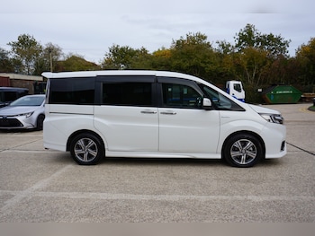 Used Honda Stepwagon 2018 for sale - 76440050: Photo