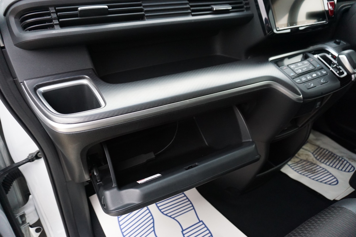 Used Honda Stepwagon 2018 for sale - 76440050: Photo 37