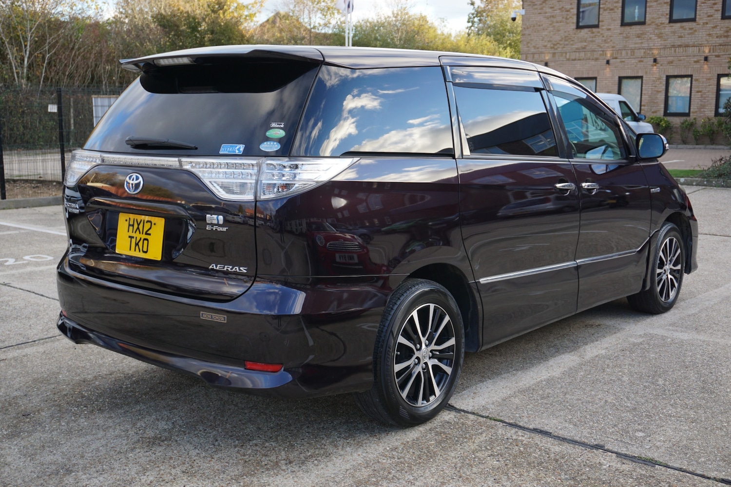 Used Toyota Estima 2025 for sale - 76700547: Photo 3