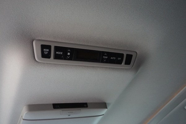 Used Toyota Vellfire 2013 for sale - 76018284: Photo 32