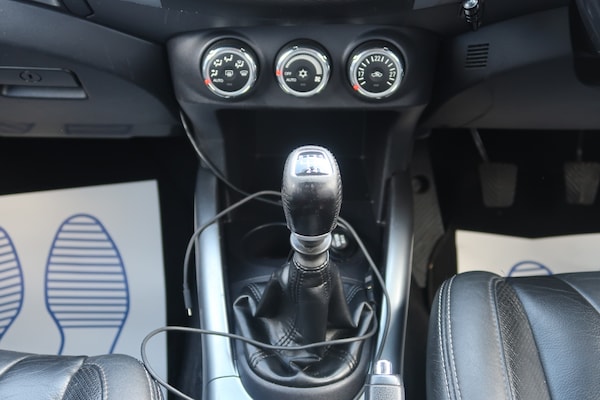Used Mitsubishi Outlander 2012 for sale - 76171047: Photo 25