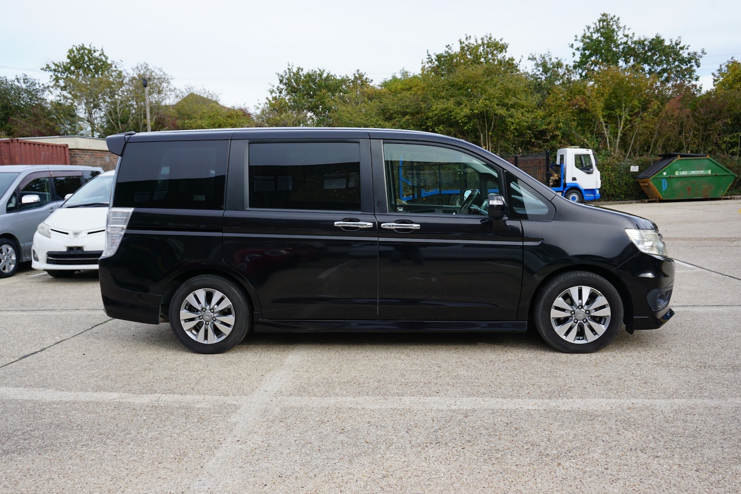 Used Honda Stepwagon 2025 for sale - 76358373: Photo 2