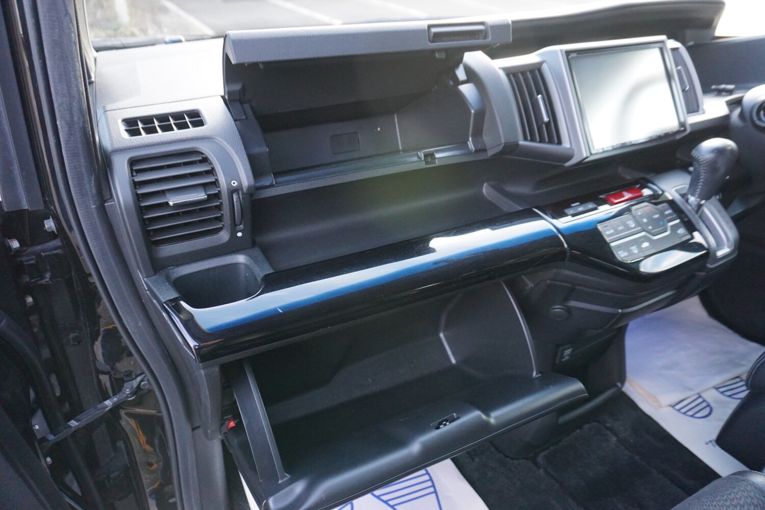 Used Honda Stepwagon 2013 for sale - 77400202: Photo 33