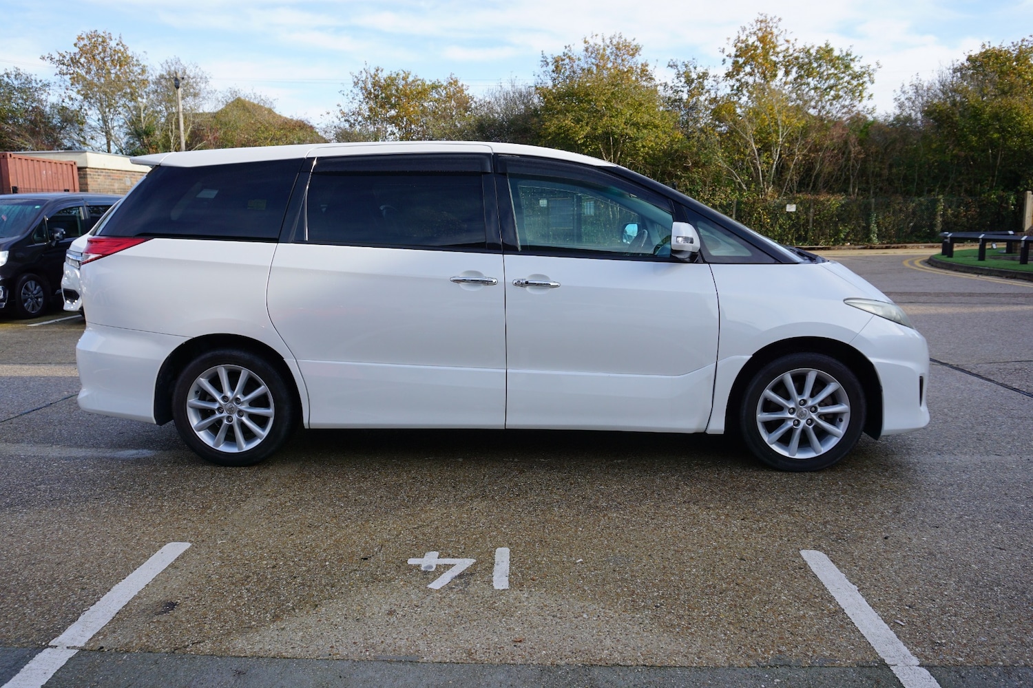 Used Toyota Estima 2012 for sale - 76596622: Photo 2