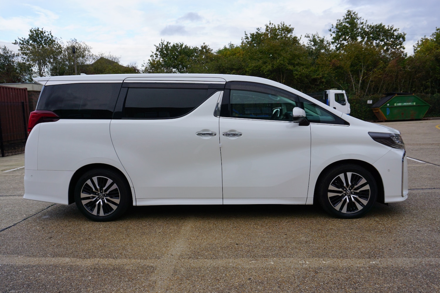 Used Toyota Alphard 2025 for sale - 76377008: Photo 2