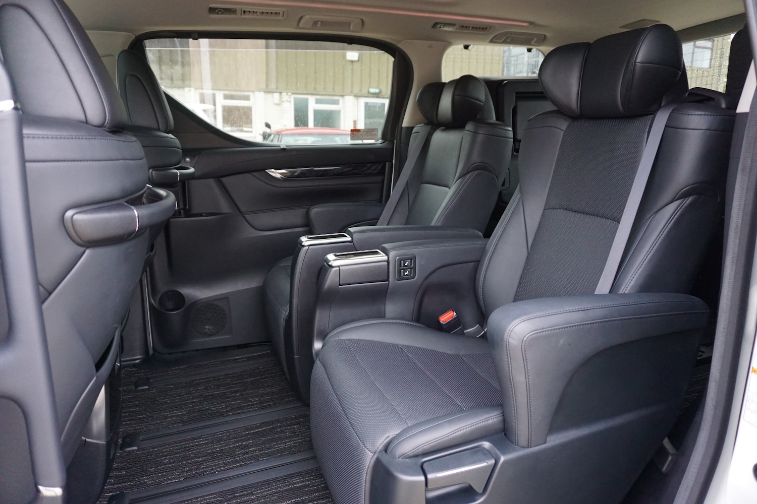 Used Toyota Alphard 2025 for sale - 76377008: Photo 30