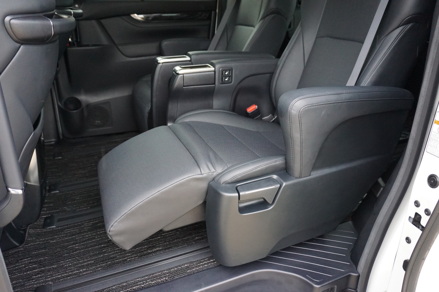 Used Toyota Alphard 2025 for sale - 76377008: Photo 31