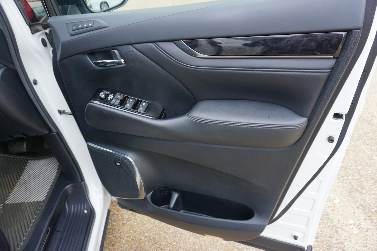 Used Toyota Alphard 2025 for sale - 76377008: Photo 37