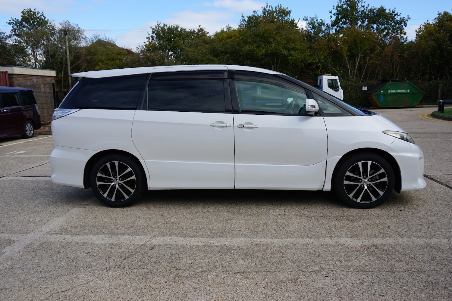 Used Toyota Estima 2025 for sale - 76527439: Photo 2