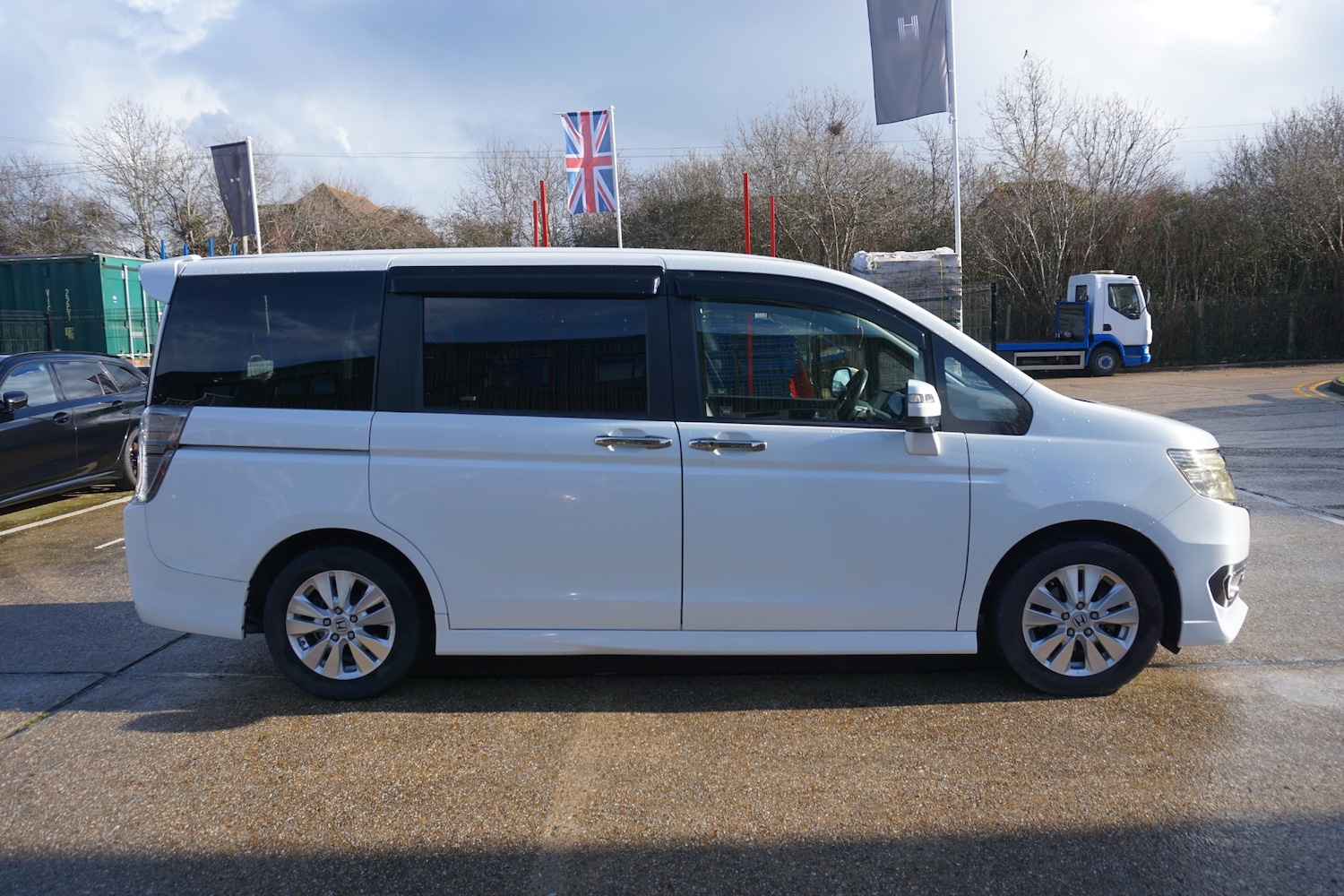 Used Honda Stepwagon 2026 for sale - 77400214: Photo 2
