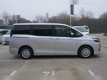 Used Toyota Noah 2015 for sale - 77107927: Photo