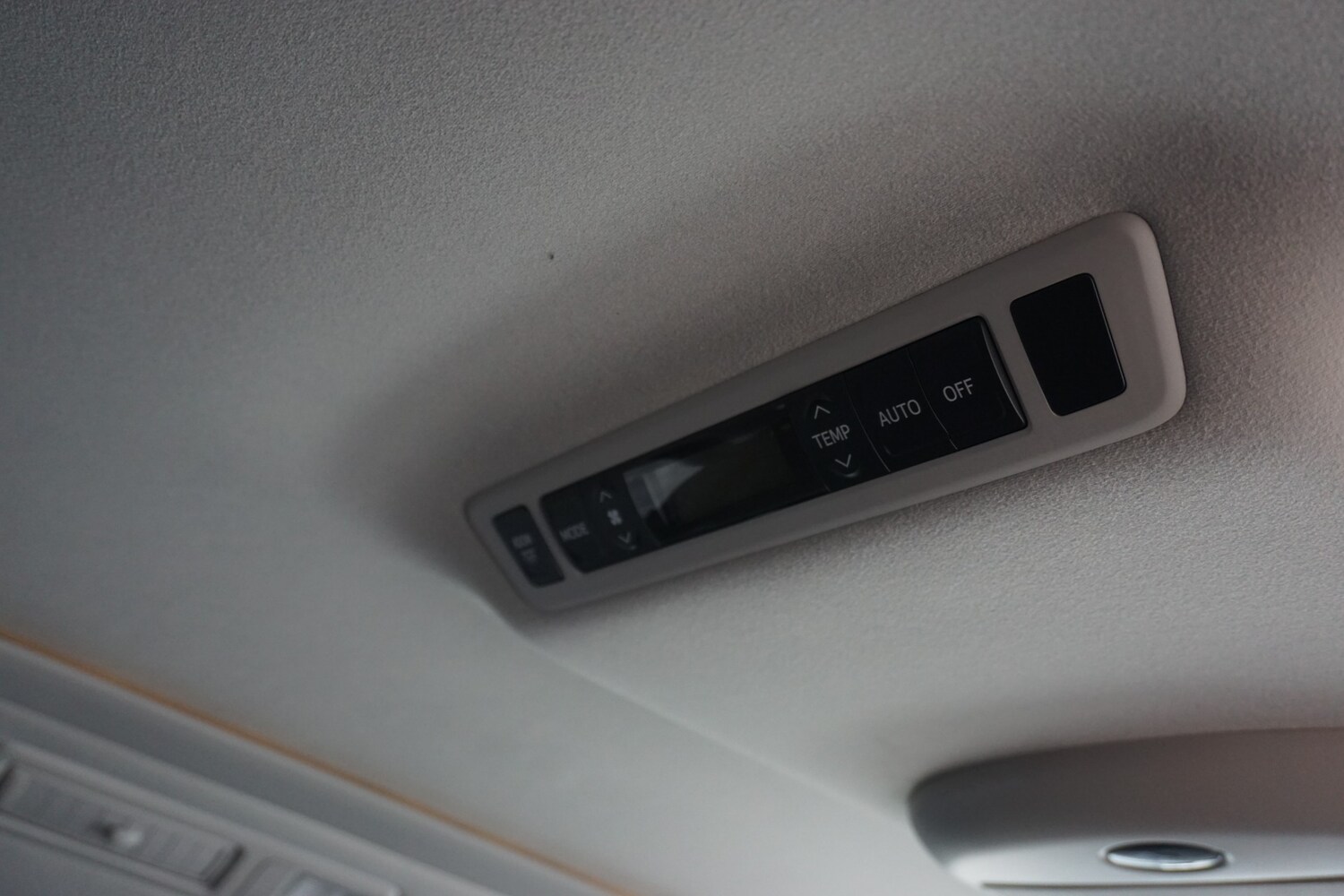 Used Toyota Vellfire 2025 for sale - 74124845: Photo 40