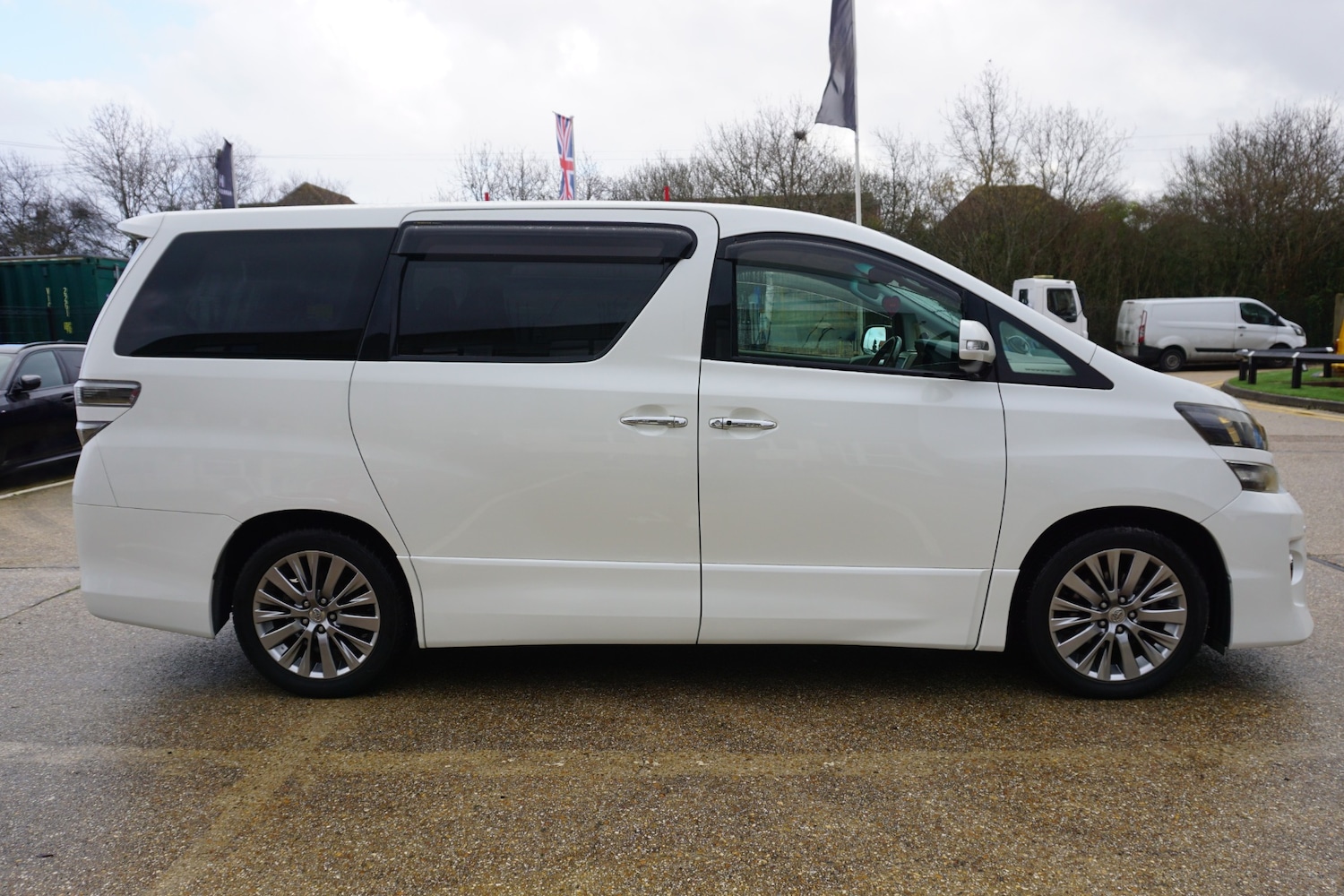 Used Toyota Vellfire 2026 for sale - 77400377: Photo 2