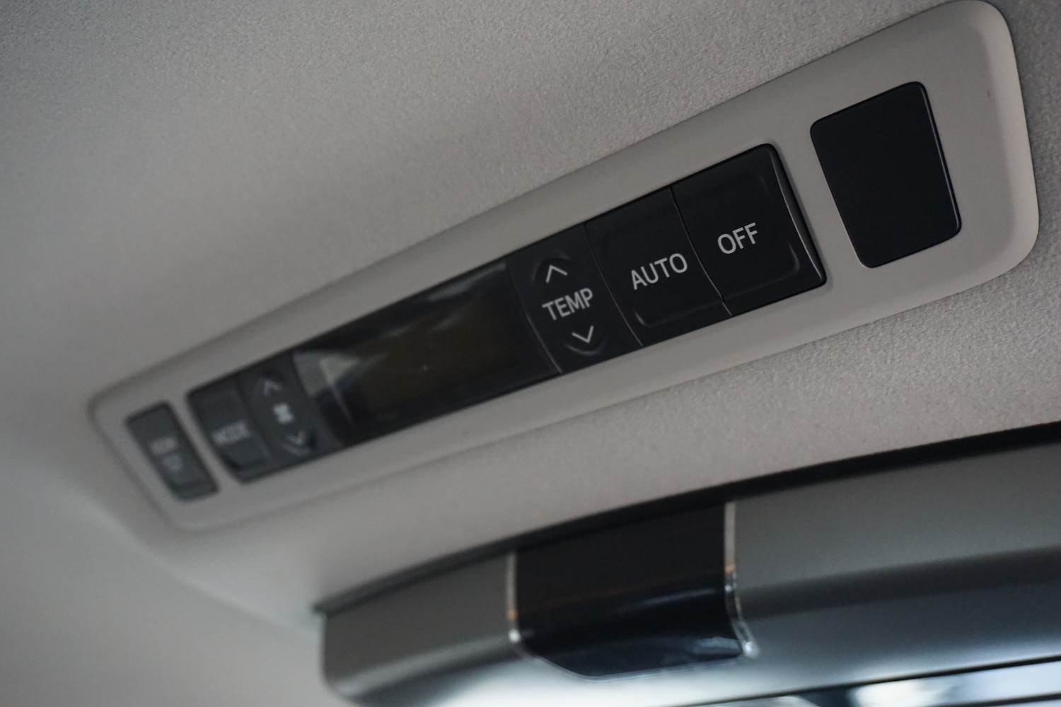 Used Toyota Vellfire 2026 for sale - 77400377: Photo 37