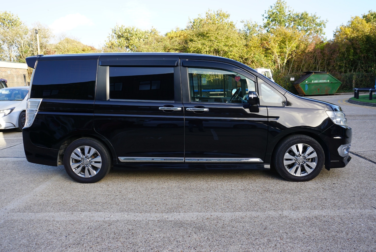 Used Honda Stepwagon 2013 for sale - 76436879: Photo 2