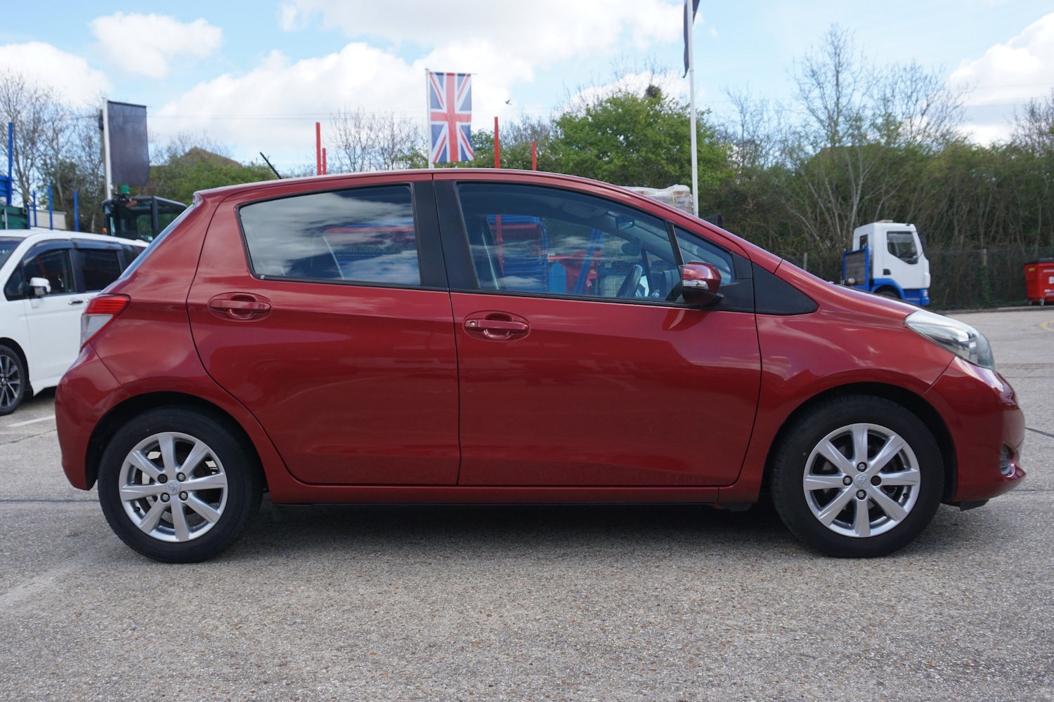 Used Toyota Yaris 2013 for sale - 78032153: Photo 2