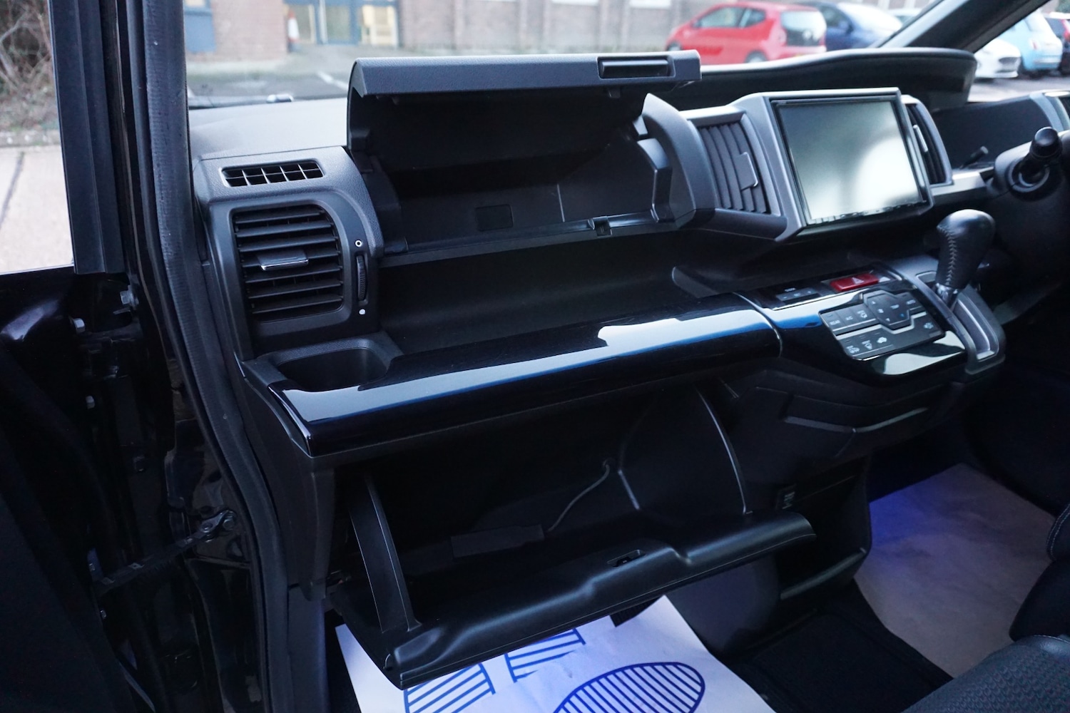 Used Honda Stepwagon 2014 for sale - 77129917: Photo 33