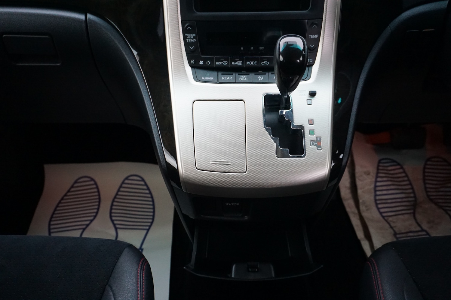 Used Toyota Vellfire 2025 for sale - 77065876: Photo 28