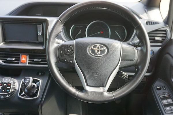 Used Toyota Voxy 2014 for sale - 74964934: Photo 23