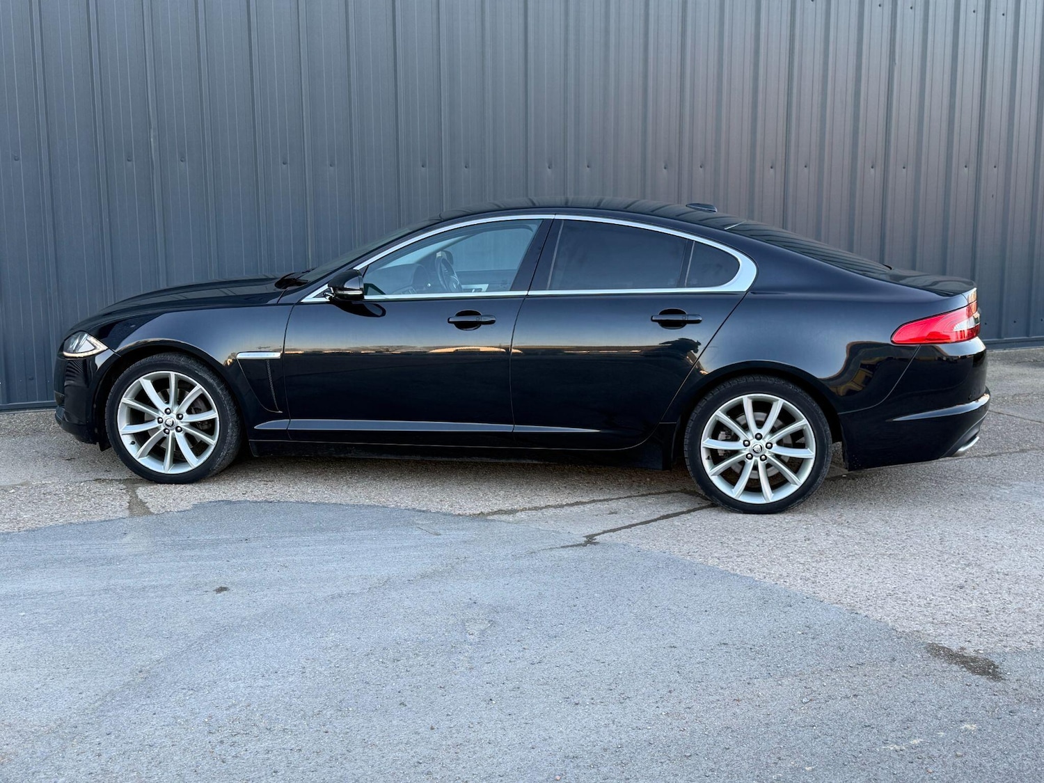 Used Jaguar XF 2011 for sale - 77724106: Photo 4