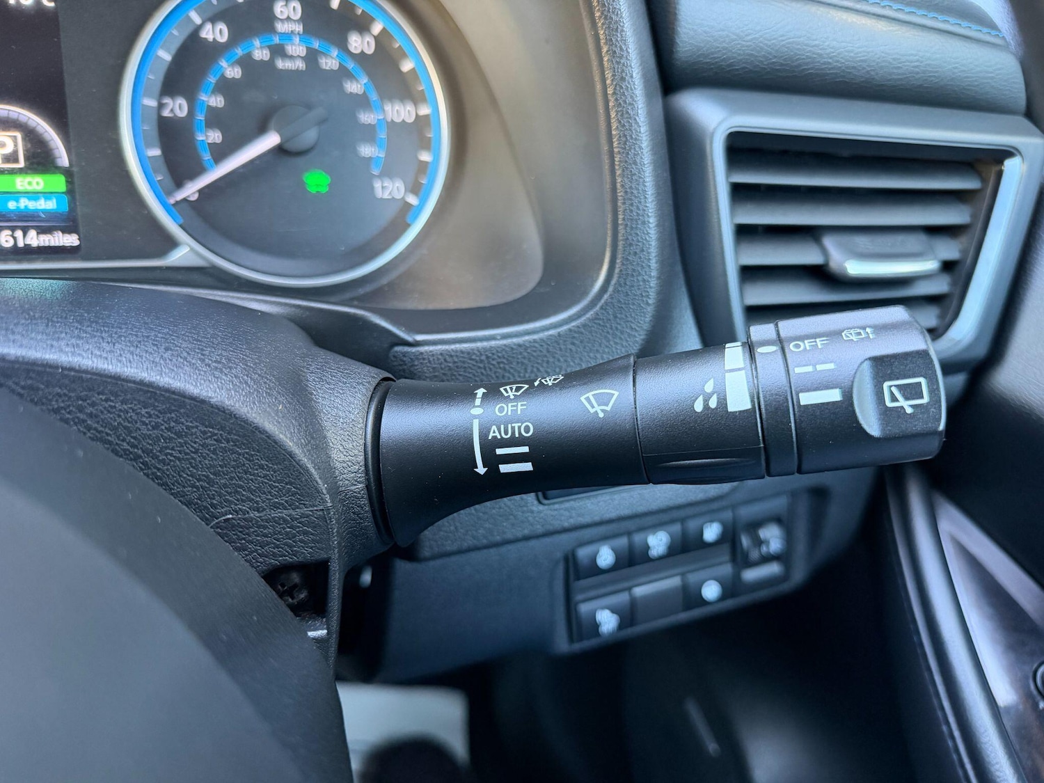 Used Nissan Leaf 2020 for sale - 78171225: Photo 24