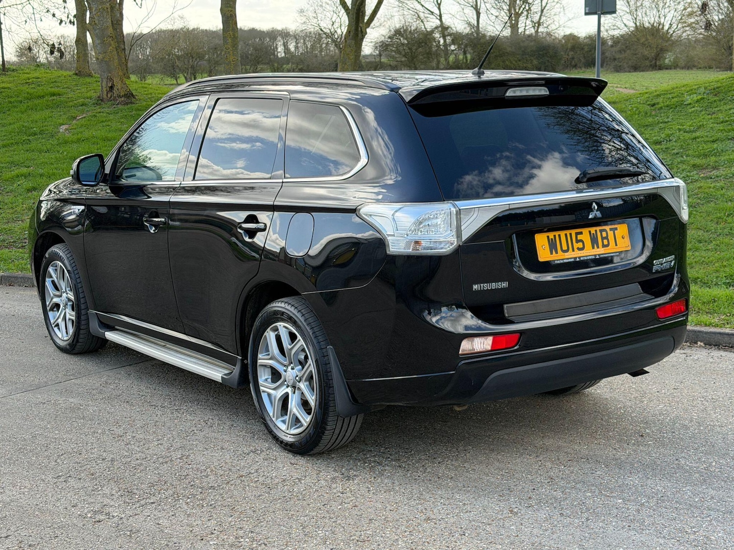 Used Mitsubishi Outlander 2015 for sale - 77853334: Photo 2