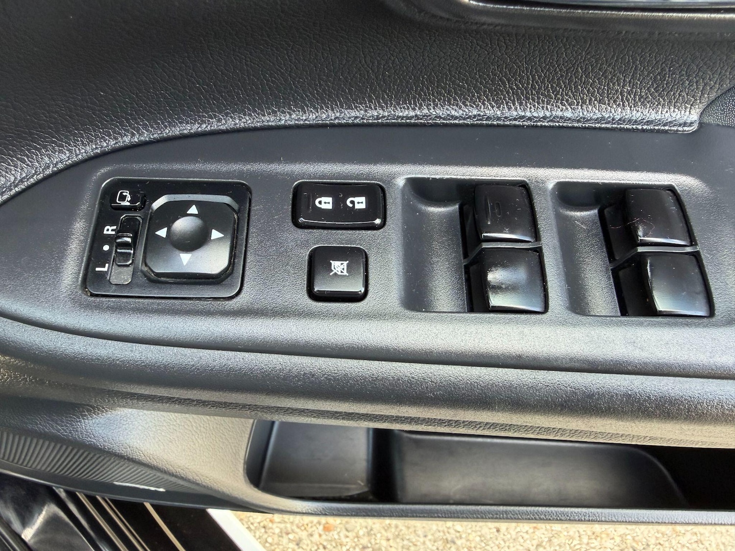 Used Mitsubishi Outlander 2015 for sale - 77853334: Photo 28