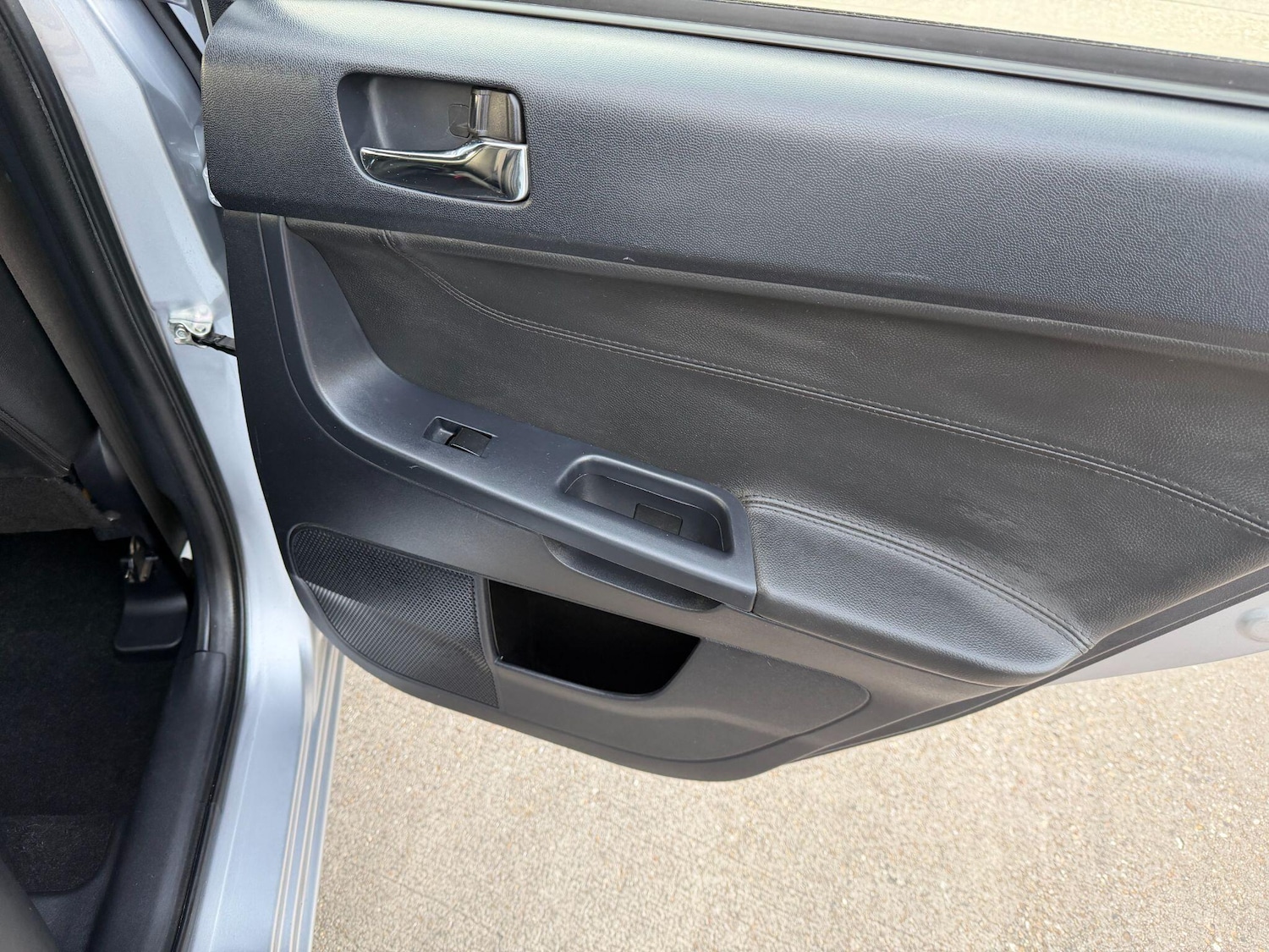 Used Mitsubishi Lancer 2010 for sale - 77978205: Photo 11