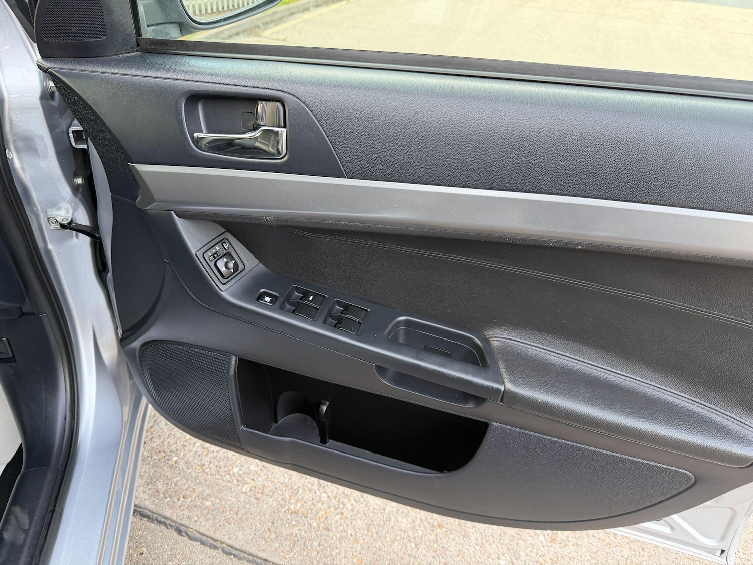 Used Mitsubishi Lancer 2010 for sale - 77978205: Photo 9