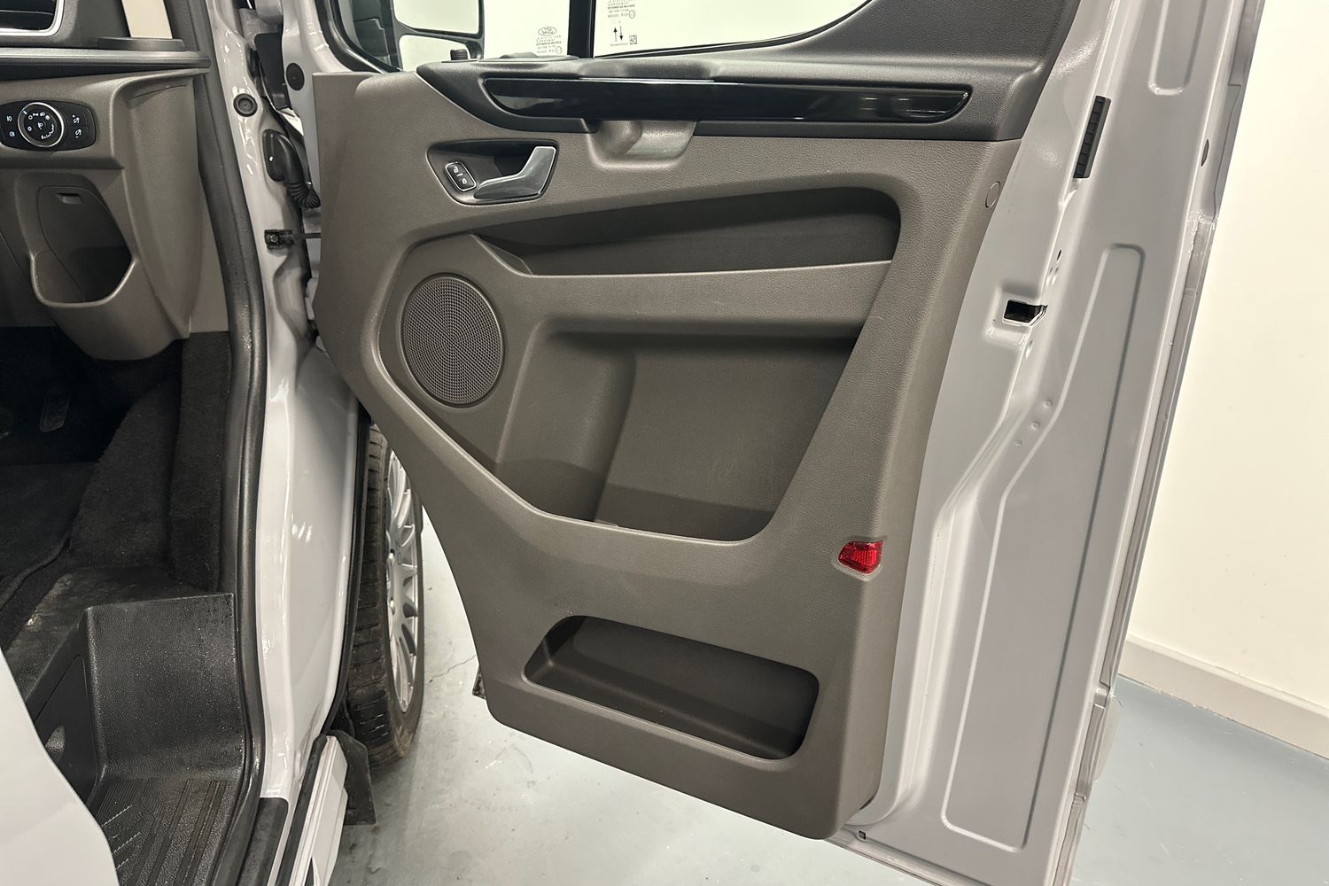 Used Ford Transit Custom 2024 for sale - 76974140: Photo 25