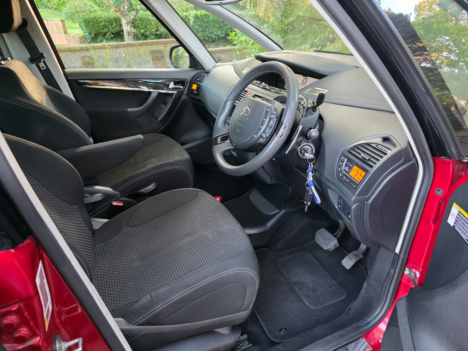 Used Citroen C4 Picasso 2013 for sale - 76352185: Photo 10