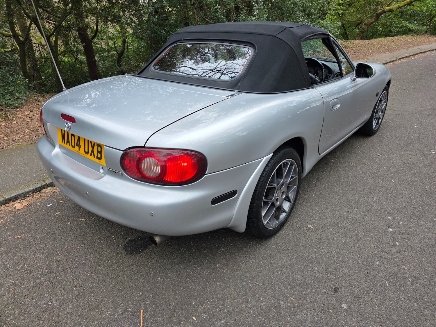 Used Mazda MX-5 2004 for sale - 77999282: Photo 4