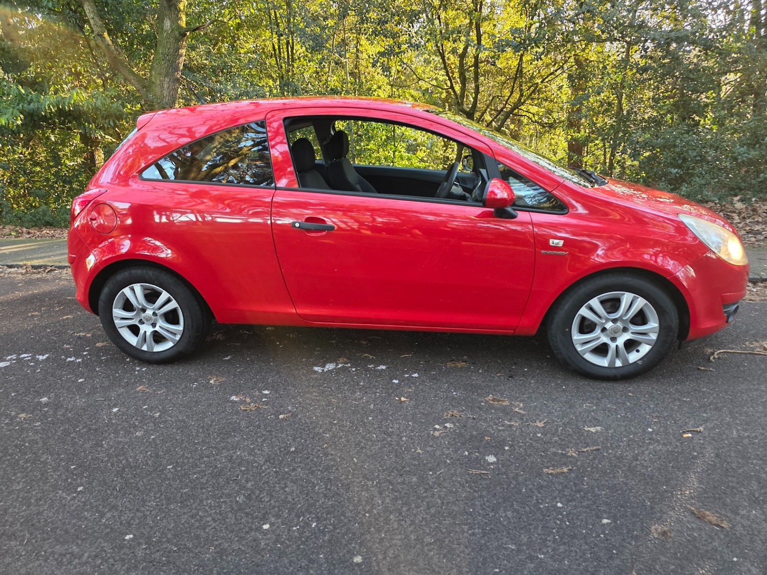 Used Vauxhall Corsa 2010 for sale - 77093503: Photo 2