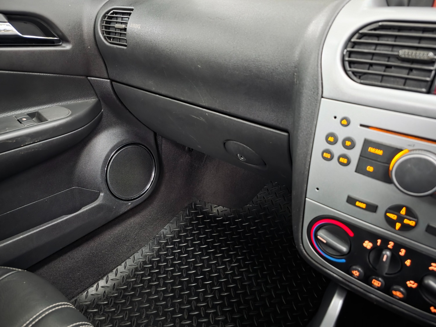 Used Vauxhall Tigra 2008 for sale - 76096919: Photo 22